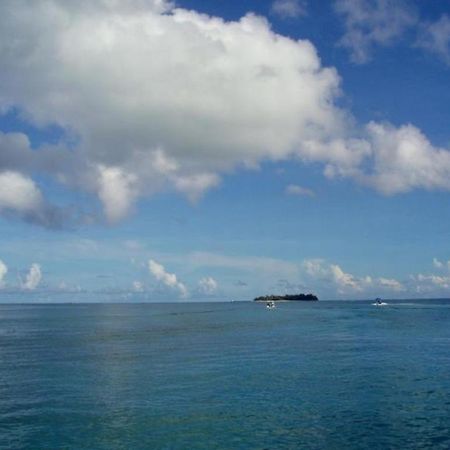 Holiday Saipan Hotel Экстерьер фото