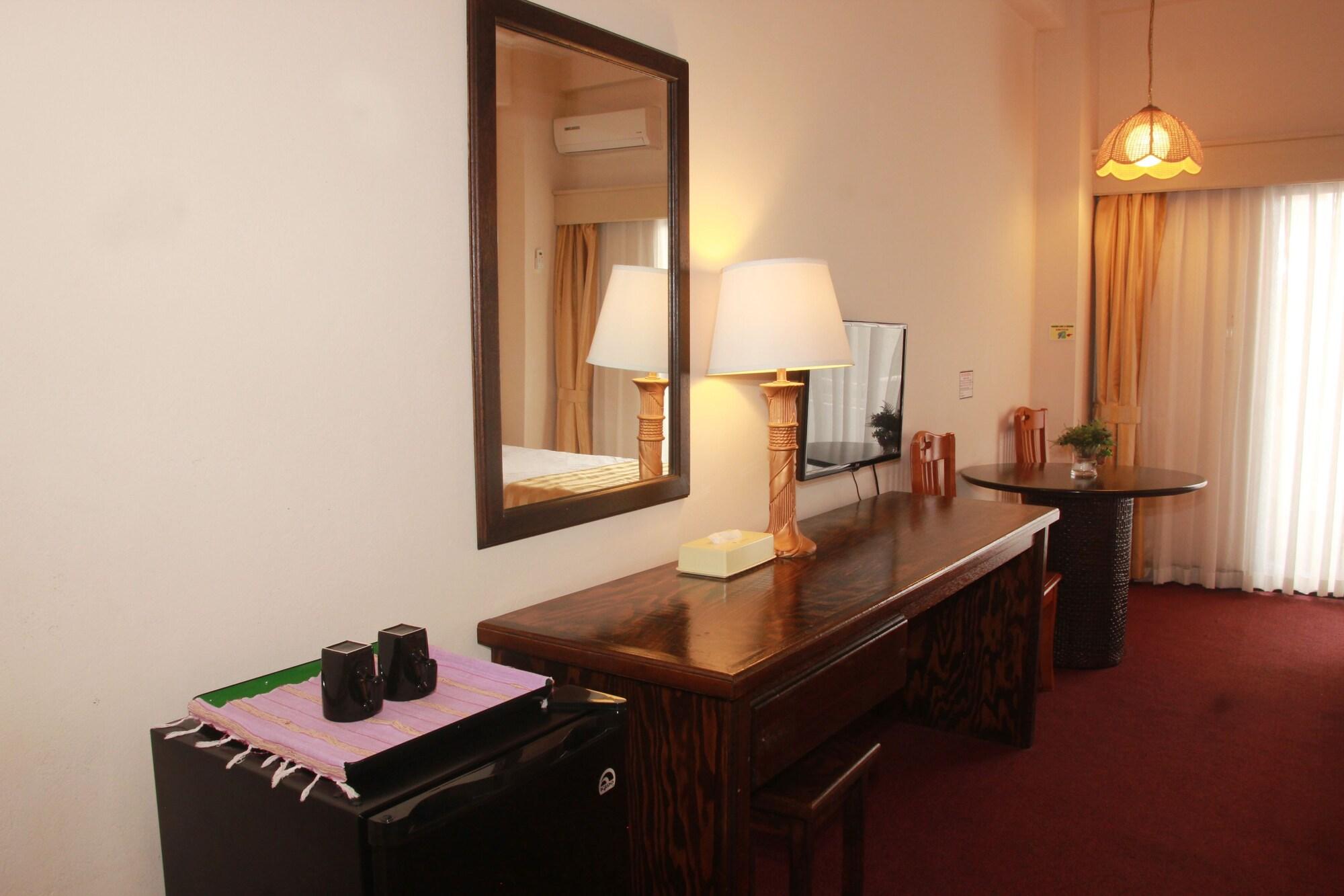 Holiday Saipan Hotel Экстерьер фото