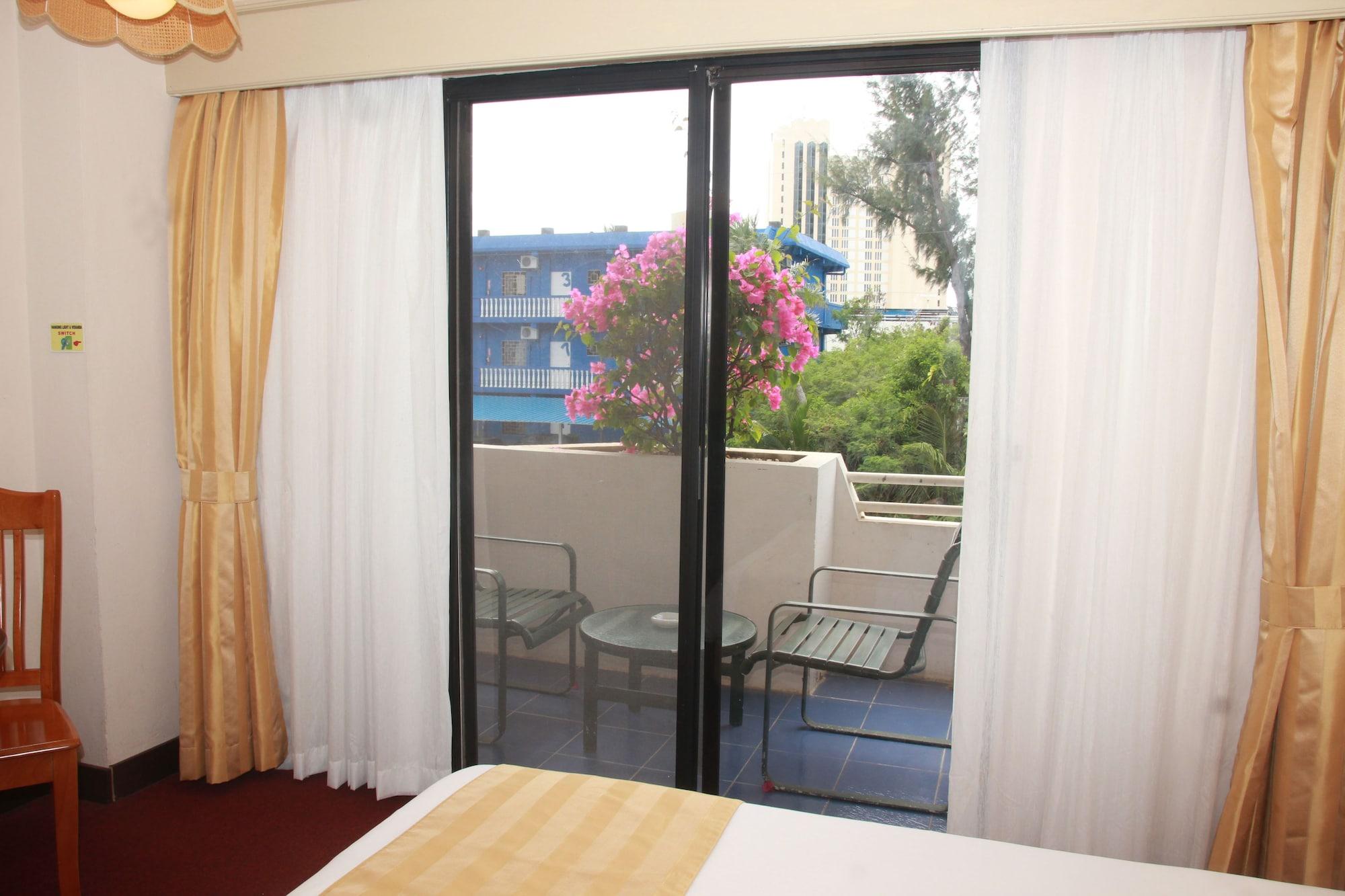 Holiday Saipan Hotel Экстерьер фото