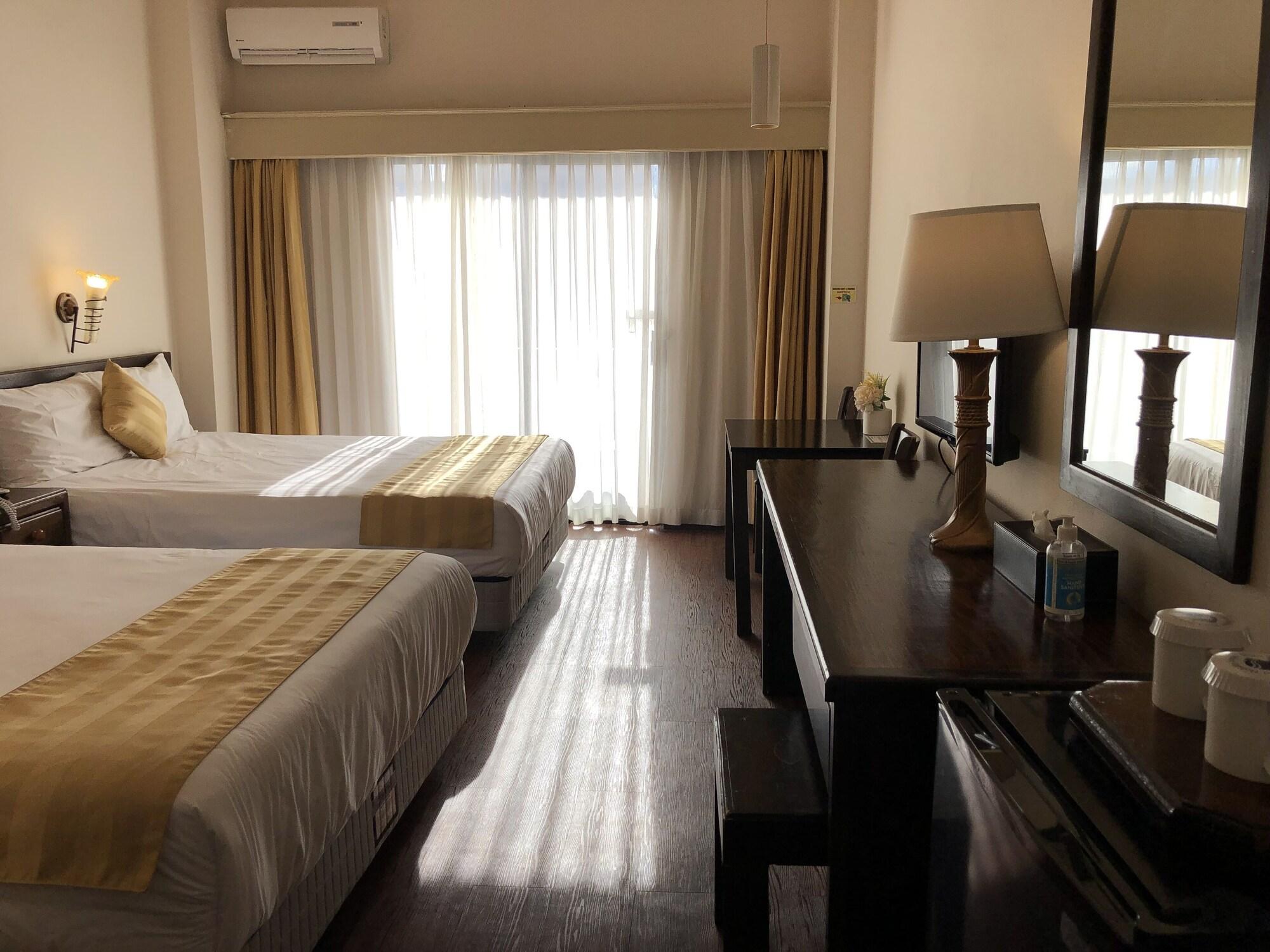 Holiday Saipan Hotel Экстерьер фото