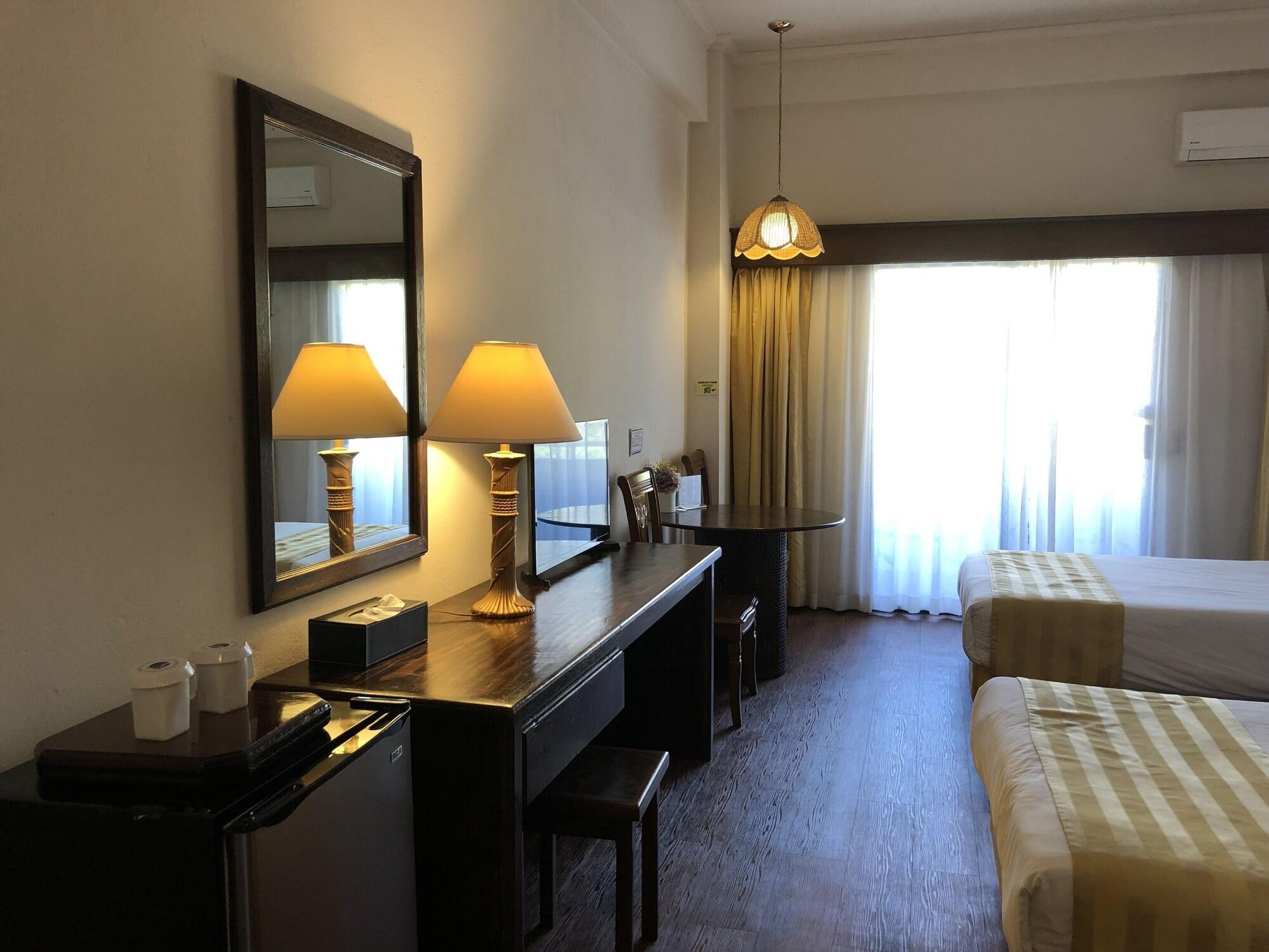 Holiday Saipan Hotel Экстерьер фото