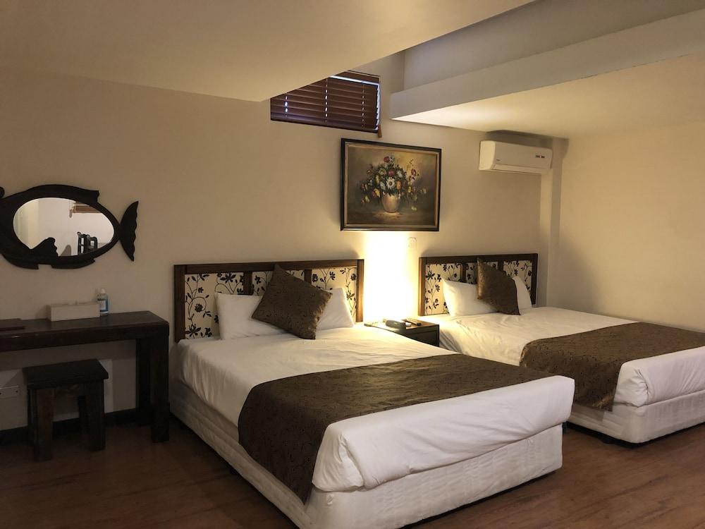 Holiday Saipan Hotel Экстерьер фото