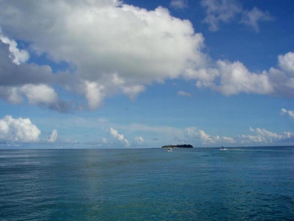 Holiday Saipan Hotel Экстерьер фото