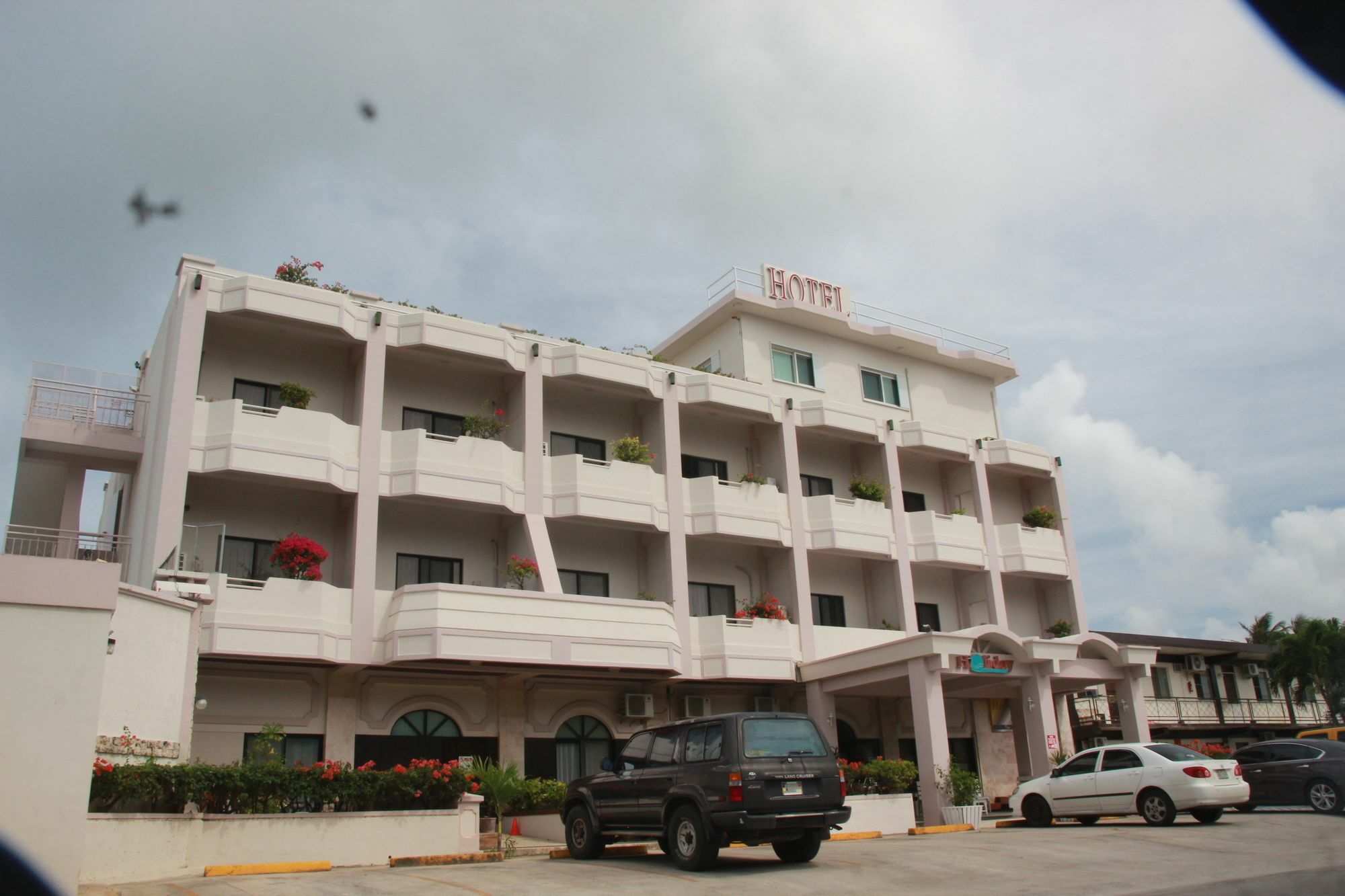 Holiday Saipan Hotel Экстерьер фото
