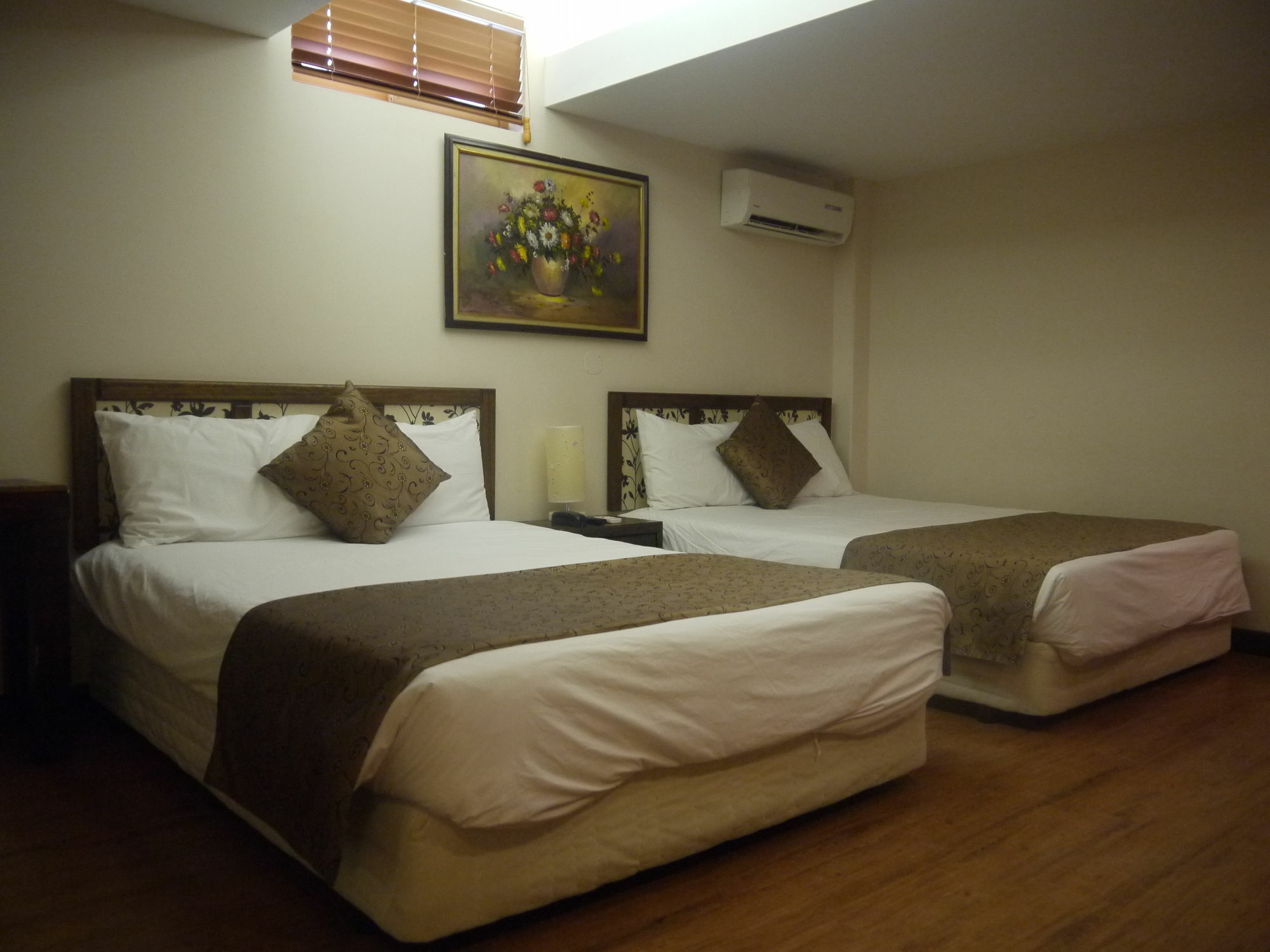 Holiday Saipan Hotel Экстерьер фото